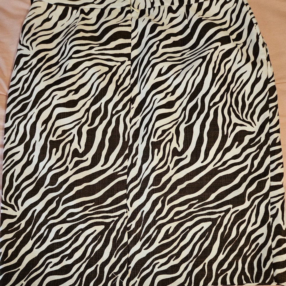 Brown&white zebra stripe skirt - Picture 7 of 8